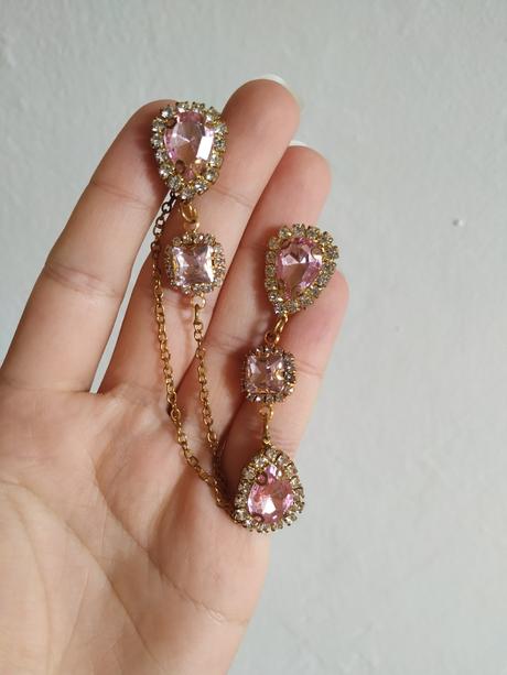 Asymetrické náušnice,