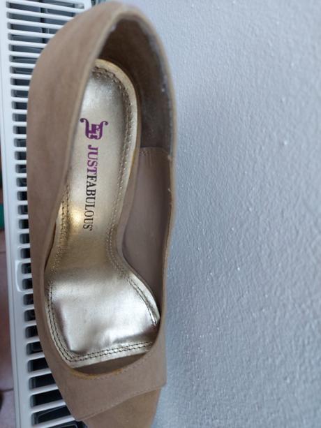 Bežove lodičky s otvorenou špicou, 38