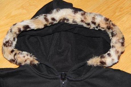 Mikinka s leo kožušinkou, 116