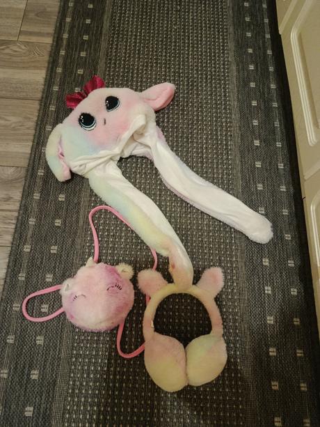 Čiapka, slúchadlá plus kabelka, 122