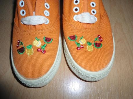 Oranzove vysivane cvicky, 27