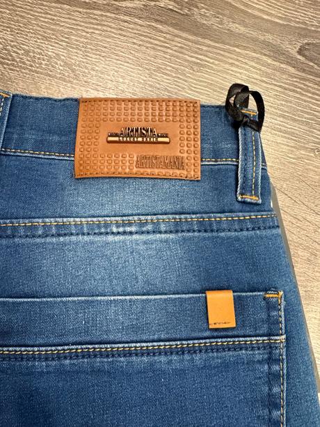 Artistamania jeans nove panske rifle 30/34, 30