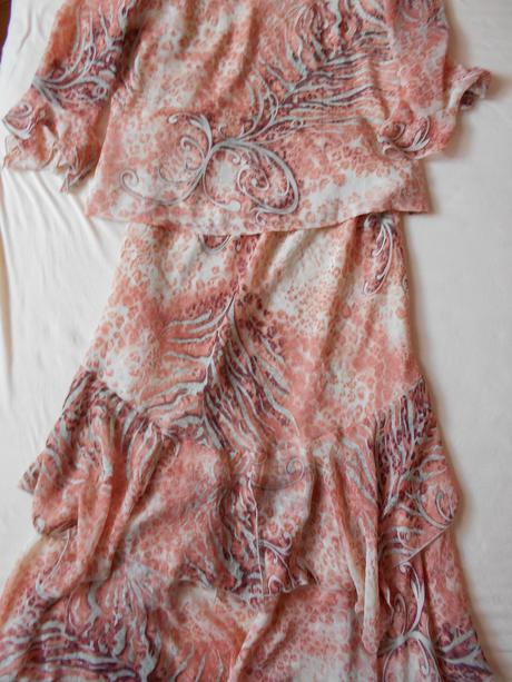 Kostým sviatočný, l