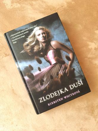 Kniha kiersten whiteová - zlodejka duší,