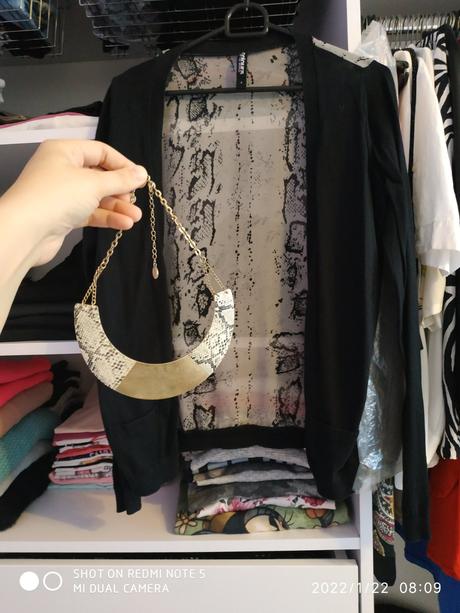 Svetrík s hadím detailom + náhrdelník - s, colours of the world,s