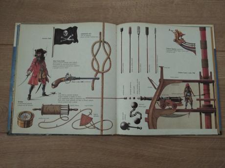 Pekná staršia kniha plachetnice,