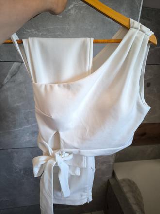 Krásny biely komplet, 