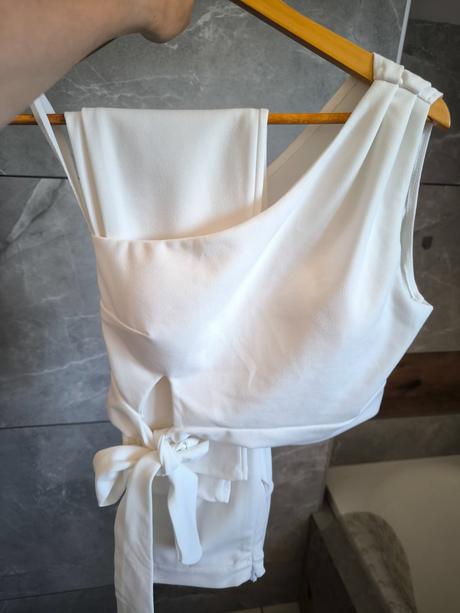 Krásny biely komplet, 