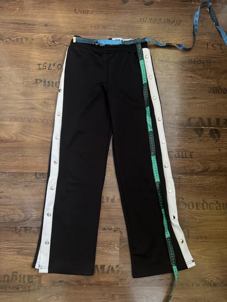 Čierne tepláky s cvokmi, takko,146