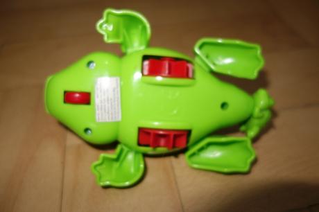 Hračky na naťahovanie na zemi, 