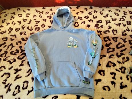 Bledomodrá mikina rick & morty, zn. pull & bear, v, pull&bear,m