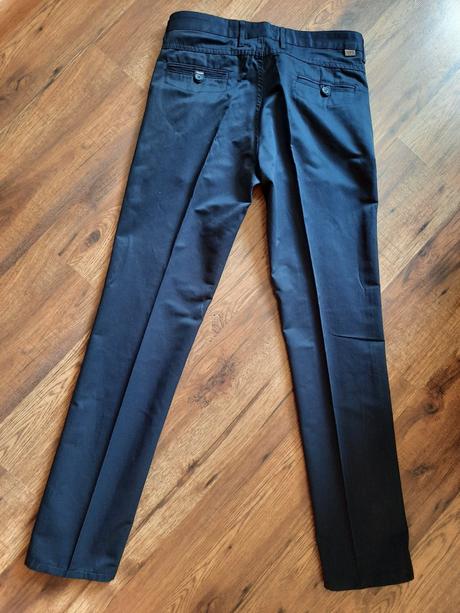 Kvalitné nohavice, 30