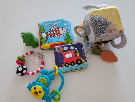 Hracky taftoys kocka, knihy,