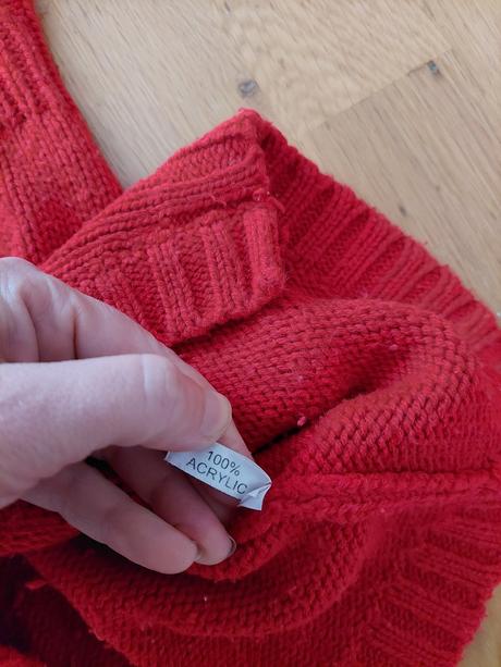 Dievčenský sveter, 104