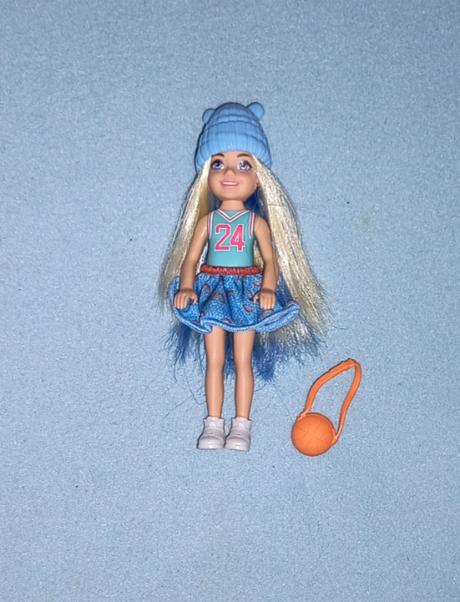 Barbie chelsea color reveal,