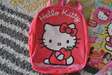 Ruksačik hello kitty, vymalovánky, časopis,