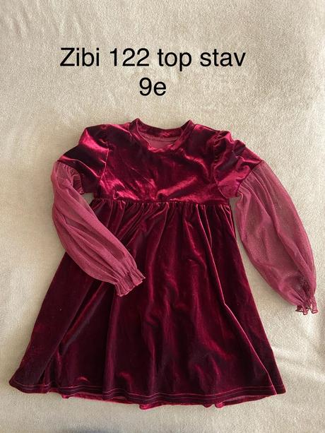 Zamatové saty, 122