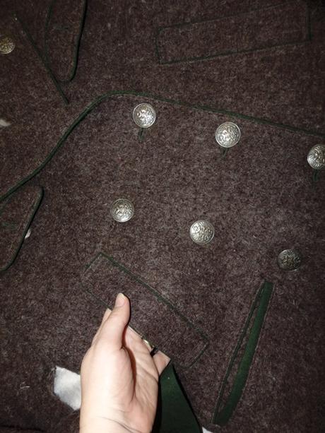 Luxusný vlnený krojový kabát, 42