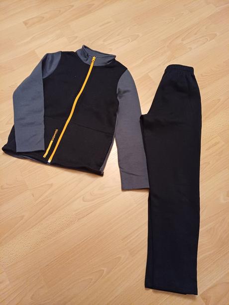 Tepláková súprava., decathlon,146