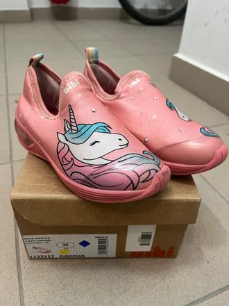 Dievcenske topanky, 30