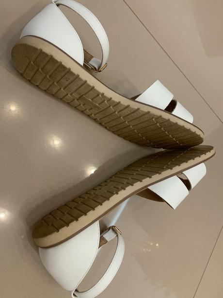 Diečenské sandále, 38