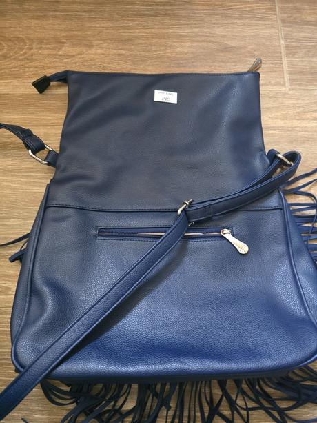 Kabelka so strapcami, 