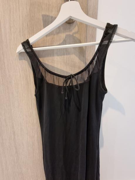 Čierne priliehavé šaty, m