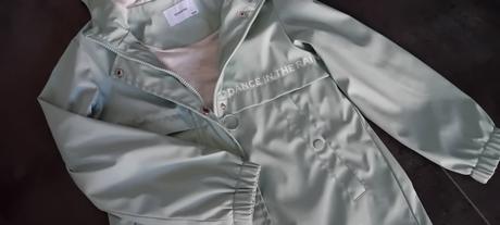 Bunda do dažďa s poštou, reserved,134