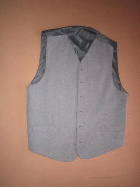 1568. šedý oblek, 46