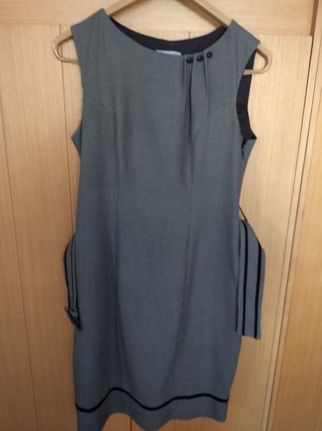 Tmavé saty s opaskom, 44