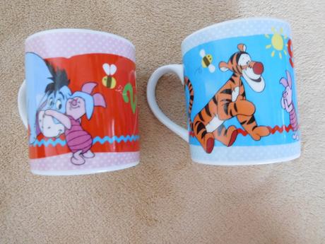 Macko puf-plyšák,knihy,šálka,