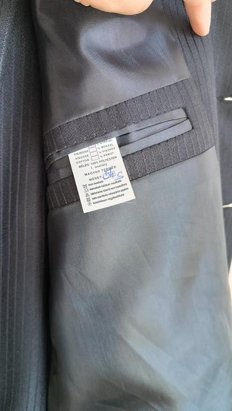 Pánsky oblek čiernej farby s pružkom, 54