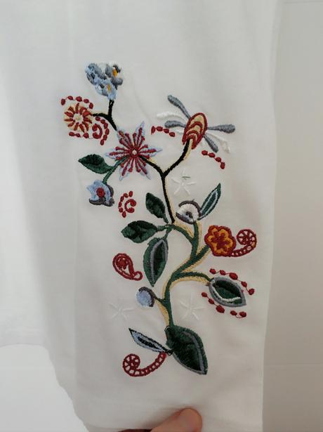 824sp_urban surface s kvetinkami, s