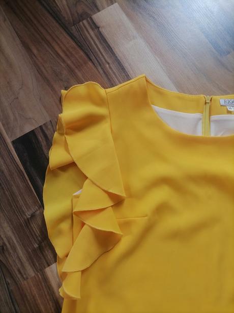 Šaty s volánmi, 36