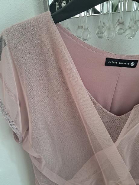 Spoločenské šaty, 42