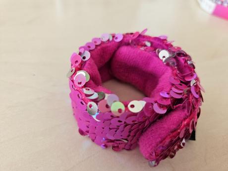 Naramok s premienacimi flitrami, 