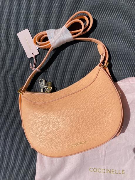 Kožená kabelka coccinelle hobo tvar, coccinelle