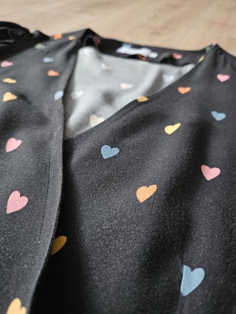 Zavinovacie šaty s farebnými srdiečkami, m