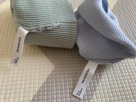 Set 2 ks bavlnených dojčenských čiapok beanie, reserved,<50