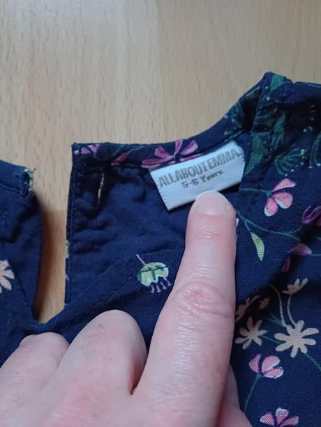 Krásne kvetované šaty 110/116, 110