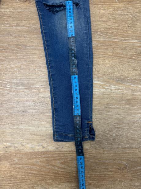 Roztrhané rifle s vyšším pásom, reserved,146