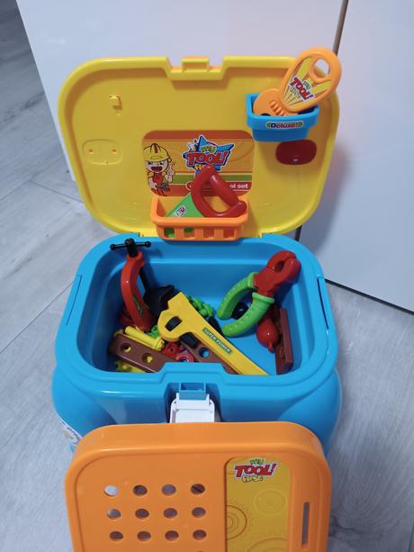 Kufrík s náradím/ stolička, 