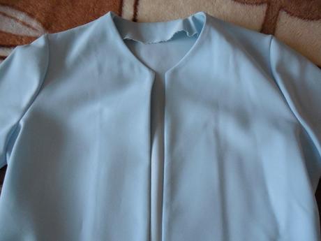 Dámsky kostým,šaty + predĺžené sako, 40