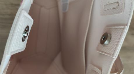 Kabelka s výšivkou, 