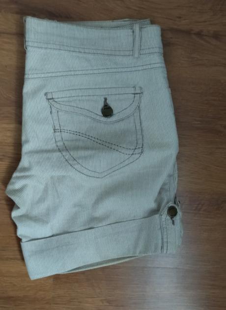 Šortky amisu, amisu,s