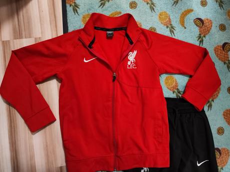 Predam novu supravu cerveno ciernu liverpool, nike,164