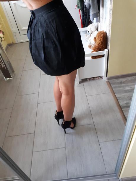 Čierna balónová sukňa, 36