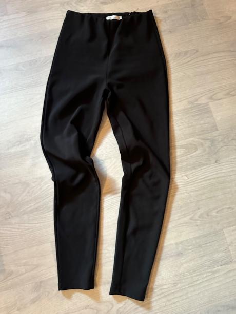 Vrubkovane legíny, s