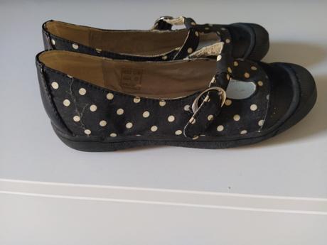 Bodkované topánky., 32