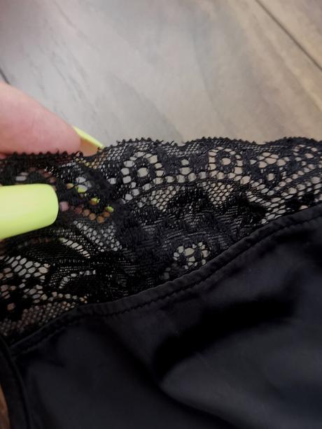 Saténové šaty s čipkou, s